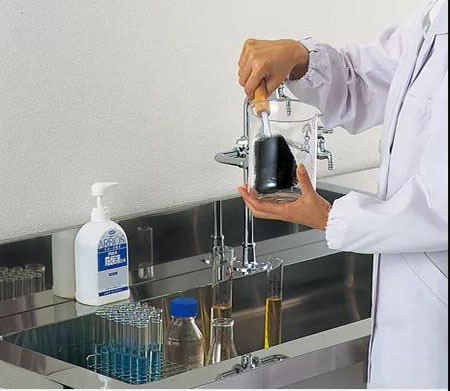 實驗室洗瓶機和人工，到底誰劃算？